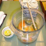 青山やまと - 朝食　自家製浅漬け　漬物樽ごと出てきます