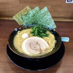 横浜家系ラーメン なるは家 - 