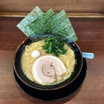 横浜家系ラーメン なるは家 - 