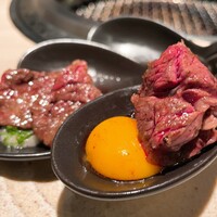 niku no OTO - niku no OTO ロイヤルコース9000円
                    飲めるハラミ 4種のタレと共