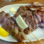 もつ焼 まるい - 皮なしタン焼タン皮付