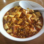 中国料理 同楽縁 - 麻婆炒飯 650円　※麻婆豆腐の下に炒飯が入っています