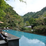 ベーカリー＆テーブル 東府や 足湯カフェ - 見えるのは空と水と緑