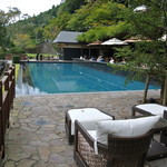 ベーカリー＆テーブル 東府や 足湯カフェ - オットマンの付いた席…気分はセレブ？