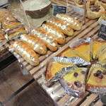 ベーカリー＆テーブル 東府や 足湯カフェ - 迷う…