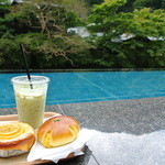 ベーカリー＆テーブル 東府や 足湯カフェ