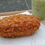 ベーカリー＆テーブル 東府や 足湯カフェ - 米粉のカレーパン￥２６０　隣の方が美味しそうに食べていたので、追加購入。