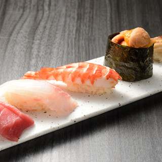旬の海の幸を使用したお寿司、魚料理の数々をお届けいたします