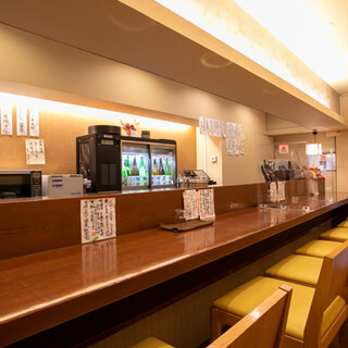 初めての方や女性でも気軽に入れる店内◎少人数で貸切も可能！