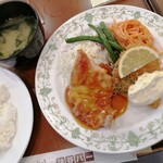 レストランカミヤ - 日替わりランチ　750円　とりのチーズ焼きとサワラのフライ