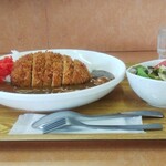 小さな食堂 ヒロ - カツカレー (税込)700円 ※正面から (2021.06.23)