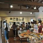 ベーカリー＆テーブル 東府や 足湯カフェ - 基本的にレジは右に並ぶ