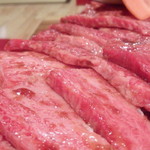 炭火焼肉　まるじゅう - カルビと上ロースだよん