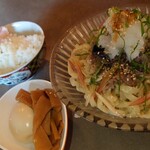 グル グル シロヘビ ヌードル - 