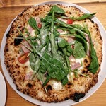 PIZZERIA しんのすけ - ルッコラの存在感！