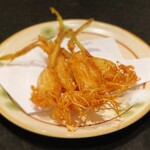 Fried sprouted garlic