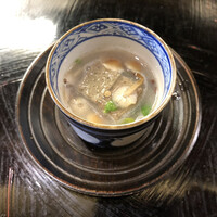 うなぎと季節料理とらや - 里芋の仲間のお芋のすり流し。お出汁おいし。