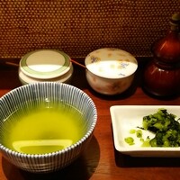 伊勢廣 京橋本店 - 丼待ち