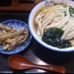 うどん まるしん - かけうどん大盛り 550円　ごぼう天 100円