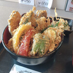 天ぷ羅 重天 - 夏野菜の天丼 800円
彩りがキレイです