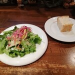 ウノセッテ - サラダと自家製パン