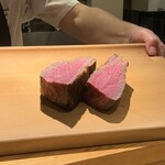 花小町 - 産山村の井信行さんの赤牛のヒレ雌のステーキ