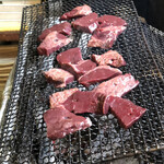 もつ焼 まるい - レバ。見た目からして生でいけるやつ。次は食べたい。