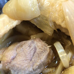 もつ焼 まるい - ほほニンニク煮込み。出汁の手羽も入っており、これがまたうまい。すげー。