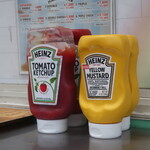 TEDDY'S BIGGER BURGERS - ケチャップ、マスタード