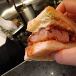 とんかつ マンジェ - 見てください！このヘレかつサンド！