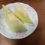 なにや - 冷やし中華に添えてあるメロン