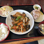 台湾料理　弘祥 - ナス味噌定食。オプションで唐揚げ一個