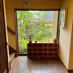 とおの屋 要 - 階段前踊り場