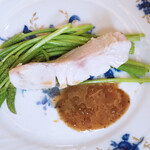 ペレグリーノ - 赤甘鯛の"アルフォルノ（オーブン焼き）"、アスパラソバージュ添え、"サルサ　アチド"（酸味のソース）