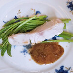 ペレグリーノ - 赤甘鯛の"アルフォルノ（オーブン焼き）"、アスパラソバージュ添え、"サルサ　アチド"（酸味のソース）