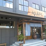 うどんおよべ 野田店 - 駐車場から入る　北側が正面です
