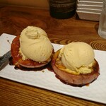 立飲・ビストロシン サンテ - 焼きリンゴとゴルゴンアイス