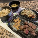 レストラン シャロン - ご飯（ガーリックライス）味噌汁、漬物