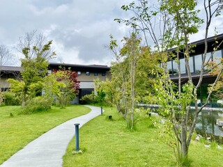 Japanese cuisine Shinju - It is located further down this road.