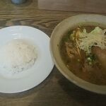 ポニピリカ - 牛筋と刻み生姜のカレー