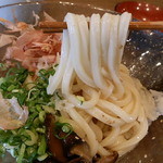うどんおよべ - 機械切りだから美しい