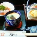 すしの店大学西店 - ランチの茶碗蒸し・サラダ・３点盛り