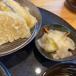 Tempura Nasubi - ご飯と一緒に添えられた浅漬けはブッフェコーナーから好きなだけ持ってこれました。