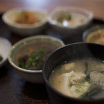 石堂橋 白つぐ - 小鉢数種・味噌汁・お新香・ご飯