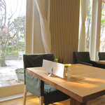 フランス菓子ペシェ・ミニヨン - 店内：2009年5月_ペシェミニョン