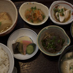 石堂橋 白つぐ - 小鉢数種・味噌汁・お新香・ご飯