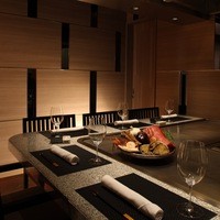 鉄板焼　堂島 - ご家族でのお食事やビジネスのご会食に最適な個室をご用意しております。（最大6名様）