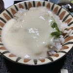 山ばな平八茶屋 - 名物の麦とろごはん