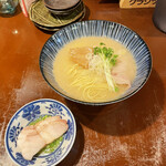 Gyokai To Chuukasoba Totoyamichi - メヌキのアラ出汁白湯(塩) 湯煮セット