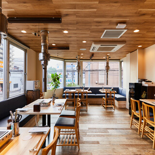 A stylish space that doesn't seem like Yakiniku (Grilled meat)